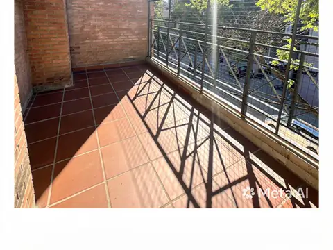 Venta semipiso de 3 ambientes en Las Cañitas  De categoría. Al frente. Con balcón terraza. 73m2