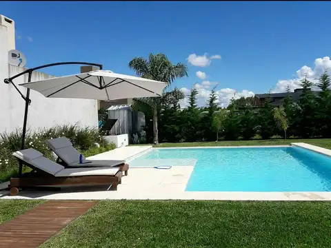 Casa en Alquiler en Funes, $ 2.500.000