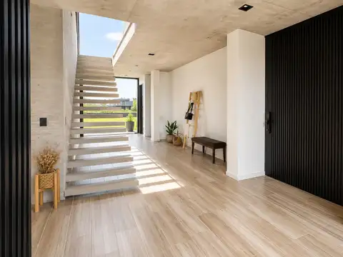 Casa 6 ambientes con 5 baños