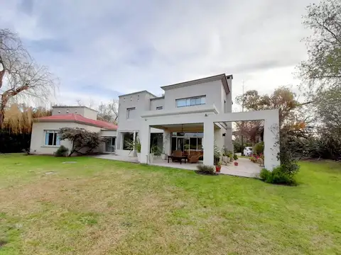 Casa en venta en barrio cerrado Los Pinguinos