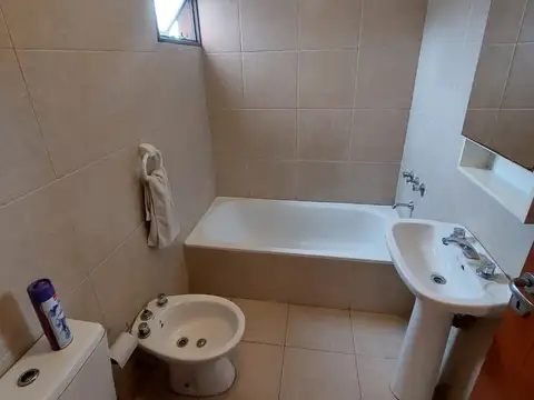 Excelente 2 ambientes al frente - céntrico -