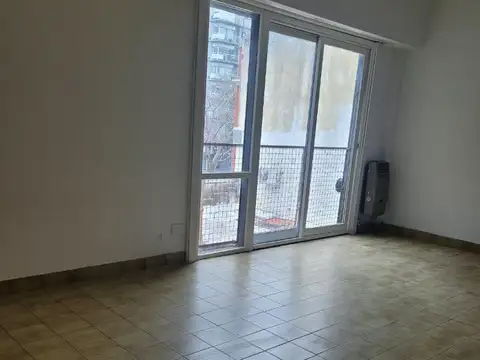 Comodo depto de 2 amb s/Av Maipu