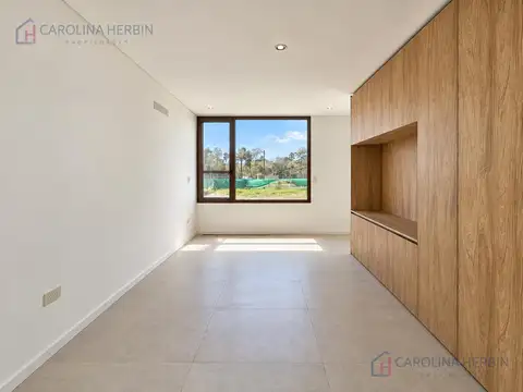 Casa en Venta con 5 cocheras