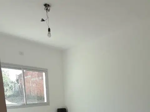 Casa 4 ambientes con 1 baño