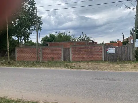TERRENO EN VENTA LA PLATA CON CASA EN CONSTRUCCION