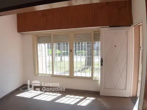 Casa en Alquiler con 2 cocheras