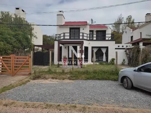 Casa a tres cuadras del centro de La Barra de 4 dormitorios en venta