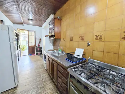 Venta de casa 4 ambientes con cochera y jardín en Quilmes Oeste