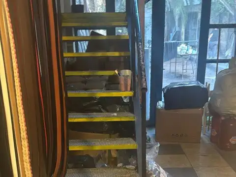 Local Comercial en Av. Santa Fe y Pueyrredon. Sin expensas. Apto todo destino