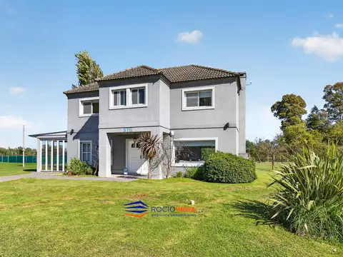 Casa en Venta con 3 cocheras