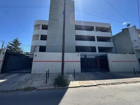 Cochera Guardacoches con Baulera Amplia Parking Paz Quilmes