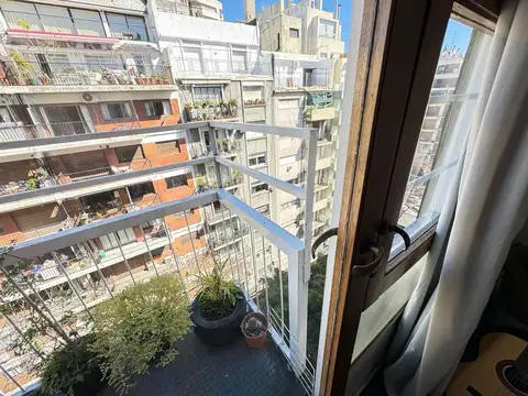 Departamento de 2 amb, con balcón al frente. Barrio Norte !