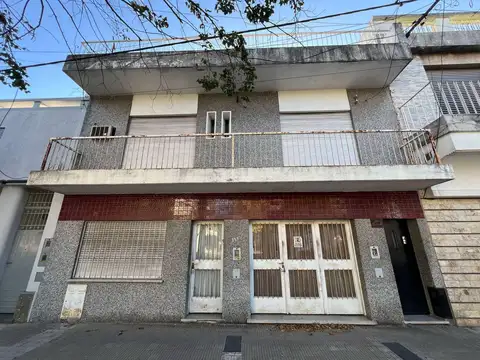 Casa en  Venta 3 dormitorios cochera Agote