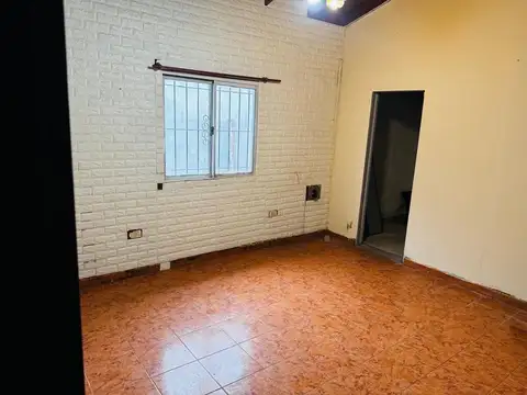 Casa 3 ambientes con 1 baño