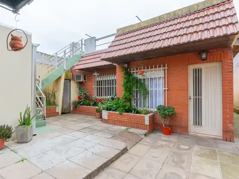 VENTA CASA MULTIFAMILIAR Y GALPÓN. CASEROS