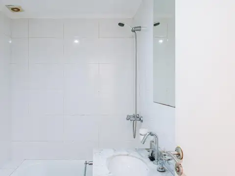 alquiler monoambiente amplio contrafrente con balcon balcarce 150 bis