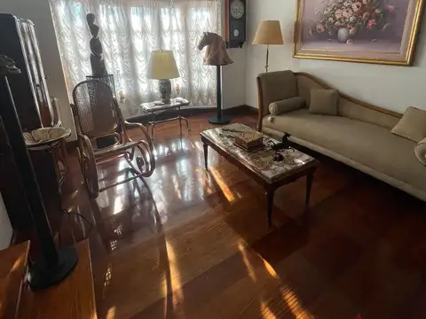 Casa en Venta con 3 cocheras