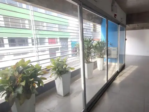 Local a la calle + oficina en 1er piso en San Martín Centro