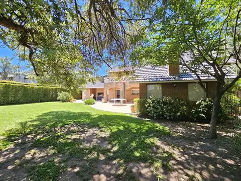 Casa 5 ambientes con 5 baños