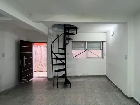 Depto Tipo Casa 2 ambientes con 1 baño