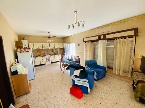 EN VENTA CASA 2 DORMITORIOS CON PATIO PUEBLO MUÑOZ