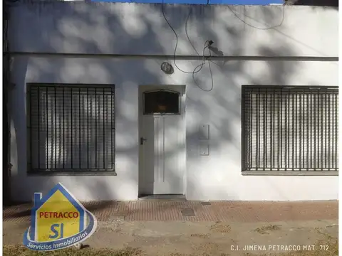 Casa al frente de 2 dormitorios en venta