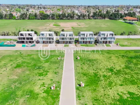 Townhouse en venta de 5 ambientes en el Olivar Pilar