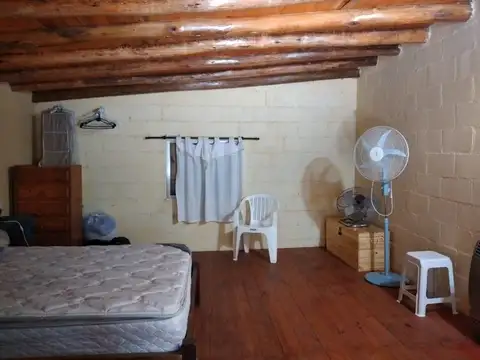 Casa en 2 Plantas sobre Gran Terreno en Esquina. Los Reartes