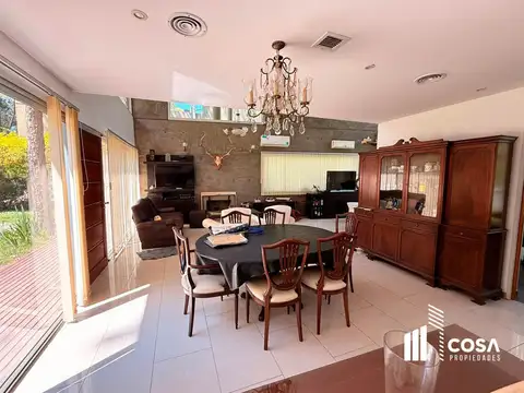 Casa en Alquiler con 1 cochera