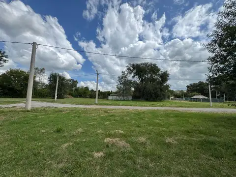 Calle a ceder y Manantial Lote 7