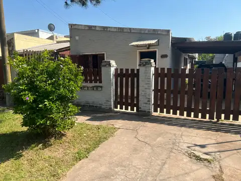 VENTA | CASA DE 3 DORMITORIOS CON JARDÍN Y PILETA – BARRIO TANGO, FISHERTON – APTO CRÉDITO