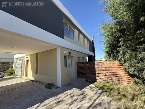 Casa en Venta con 1 cochera