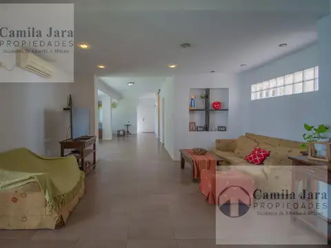 Casa en Venta con 2 cocheras