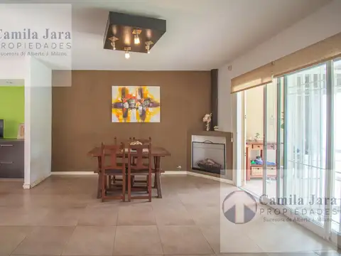 Casa 5 ambientes con 2 baños