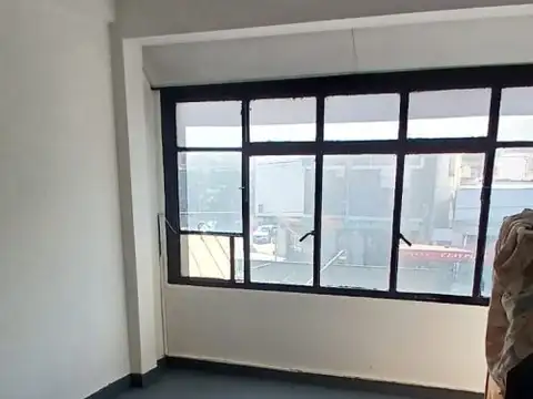 Alquiler de Oficina en pleno centro de Lanús Oeste!