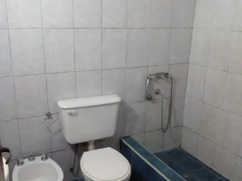 VENTA - DEPTO T/CASA DE 3 AMB CON PATIO Y ESPACIO DE COCH.