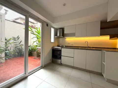Espectacular 2 ambientes con patio refaccionado a nuevo!