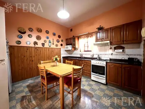 Casa 4 ambientes con 2 baños