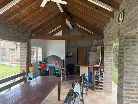 Casa 5 ambientes con 3 baños