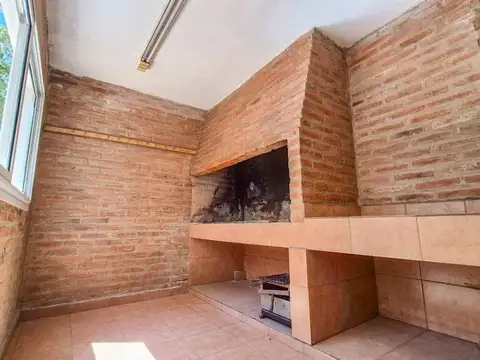 Casa 8 ambientes con 3 baños