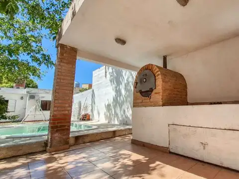 Casa en Venta con 3 cocheras