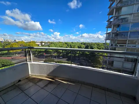 Avenida Forest 300, Piso 8