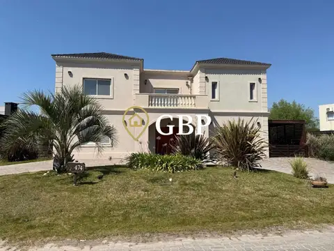 Casa De 5 Ambientes En Venta En Barrio Los Talas    