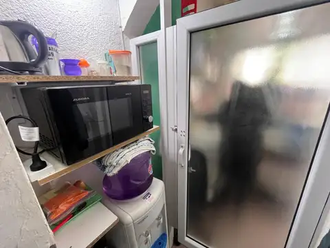 LOCAL - INMEJORABLE UBICACION - MERLO