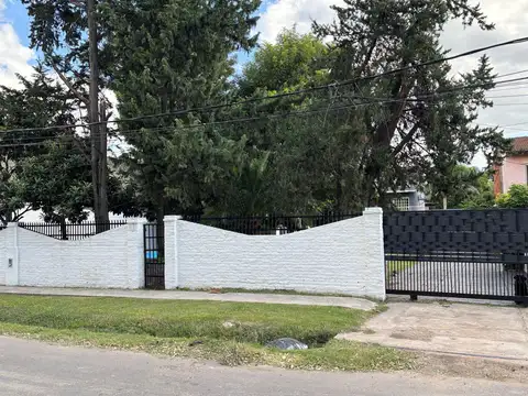 Casa en Venta - 8 AMB en Garin Centro