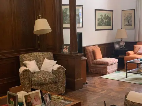 Casa 7 ambientes con 2 baños