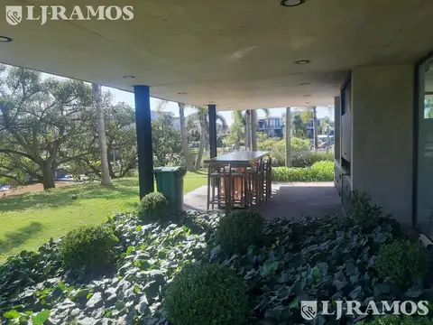 Lote a la LAGUNA de 911 m2 en el Yacht de Nordelta