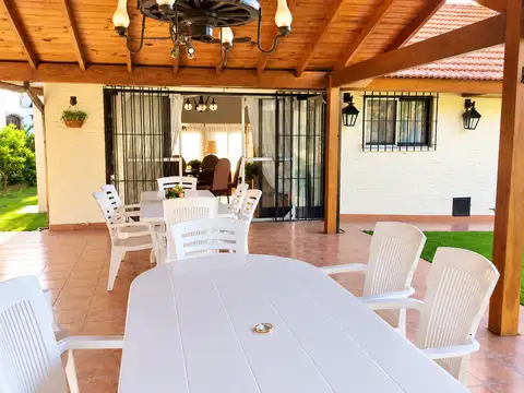 Casa 5 ambientes con 3 baños