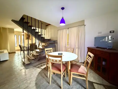 CASA EN VENTA EN LOMAS DE ZAMORA MAS DEPTO