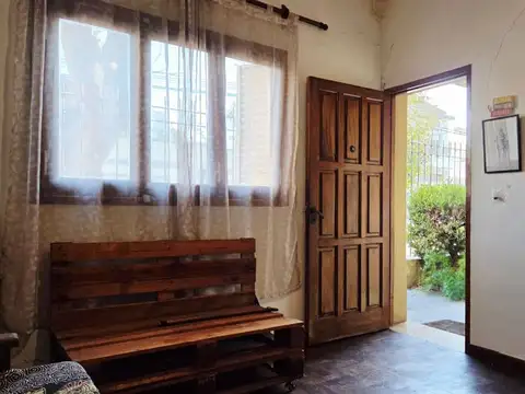 Casa 7 ambientes con 2 baños